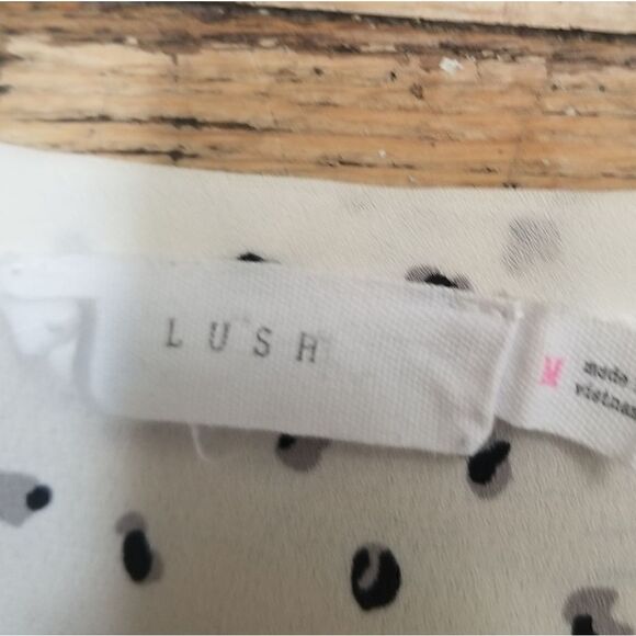 Lush Sheer Short Sleeve White Patterned Top Sz M - Picture 6 of 7